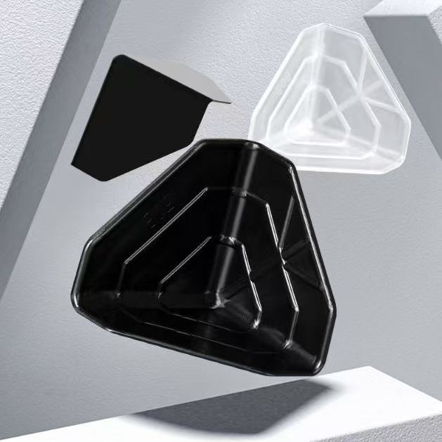 Трехсторонний пластиковый угловой протектор для картонных коробок.